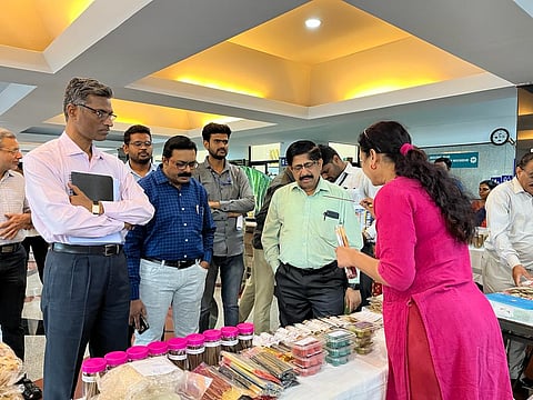 पुणे : महिला बचत गटांच्या प्रदर्शनात अडीच लाखांची मालविक्री