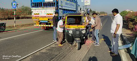 पुणे : पाटस टोलनाक्याचा भोंगळ कारभार बेततोय प्रवाशांच्या जीवावर ; पुणे-सोलापूर महामार्ग उकरल्याने रोज अपघाताची मालिका