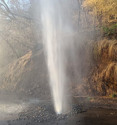 पुणे : राजगुरूनगर नगरपरिषदेला पाणी पुरवठा करणारी मुख्य पाईपलाईन फुटली