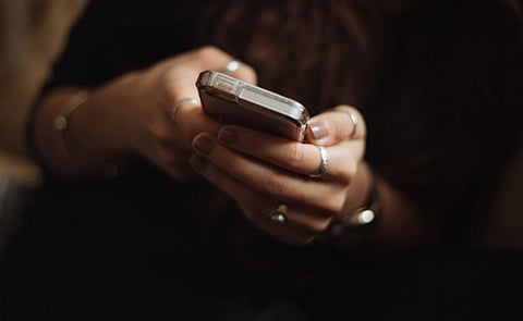 मोबाईलवर कॅश बॅक ऑफरचा मेसेज, लिंकवर क्लिक करताच ‘ती’ ऑफर पडली पावणे दोन लाखाला