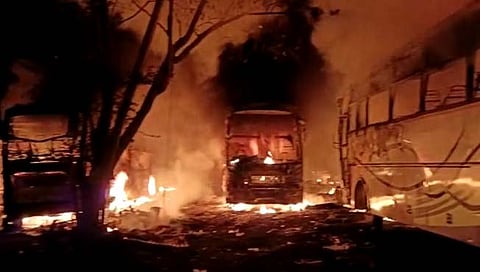 खासगी बसेस जळून खाक