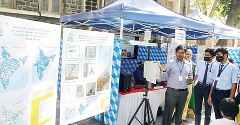 पुणे : बच्चे कंपनीने केला हवामान शास्त्रज्ञांवर प्रश्नांचा भडिमार