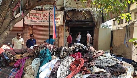 मुंबई: दादरमध्ये शॉटसर्किटमुळे आग, गादीचे दुकान जळून खाक