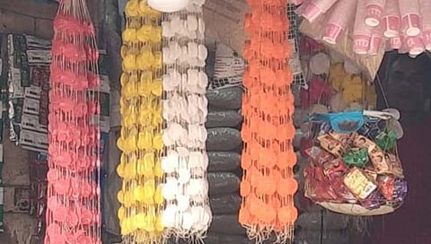 मुंबई : दादरचा बाजार इको फ्रेंडली गुढ्यांनी फुलला