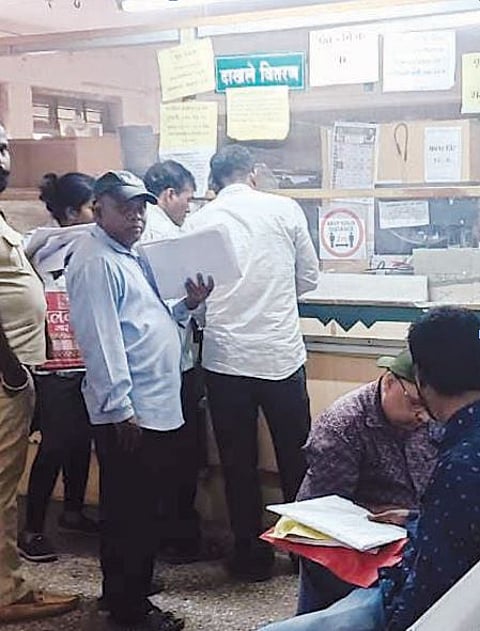 पुणे : संपामुळे दाखले मिळण्यास विलंब ! महा-ई सेवा केंद्रात विद्यार्थ्यांकडून केवळ अर्ज स्वीकारणे सुरू