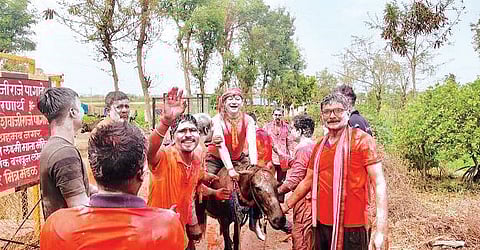 नगर : बारागाव नांदूरात जावयाची काढली मिरवणूक