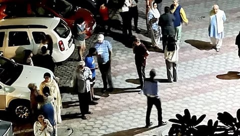 Earthquake in Delhi-NCR : भूकंपाने दिल्ली हादरली; तीव्रता ६.६ रिश्टर स्केल