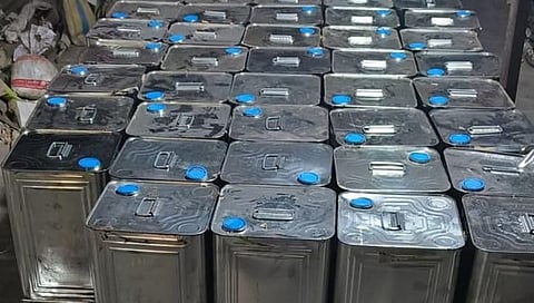 बीड : पावडरपासून बनावट दूध बनविणाऱ्यांवर कारवाई; ८ लाखांचा मुद्देमाल जप्त