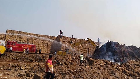 कागल एमआयडीसीतील वीज पडल्याने बगॅसला आग