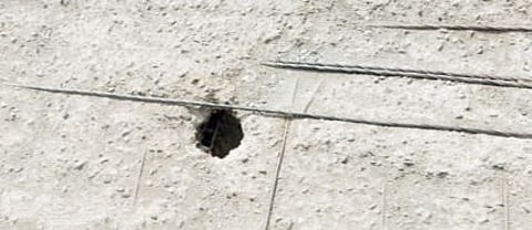 पुणे : शिरूरमधील बंधार्याला छिद्र पडल्याने समस्या