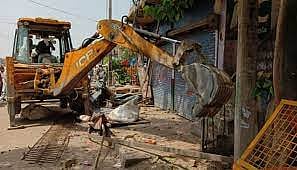 पुणे: लोहगावात 6 इमारती जमीनदोस्त, डी. वाय. पाटील कॉलेज रस्ता परिसरात महापालिकेची कारवाई