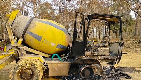 नक्षलवाद्यांकडून जाळपोळ