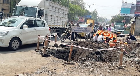 हडपसर : मगरपट्टा रस्त्यावर चोवीस तास खोदाई! नागरिक त्रस्त