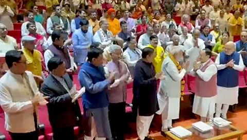 BJP Parliamentary Party meeting | भाजपच्या संसदीय पक्ष बैठकीत ईशान्येतील विजयाबद्दल पीएम मोदींचा सन्मान (Video)