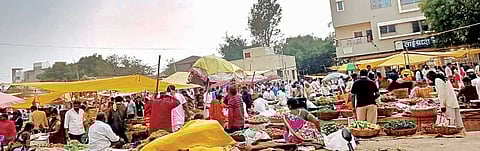 पुणे : निरेत सोसाट्याच्या वार्यासह अवकाळी पाऊस