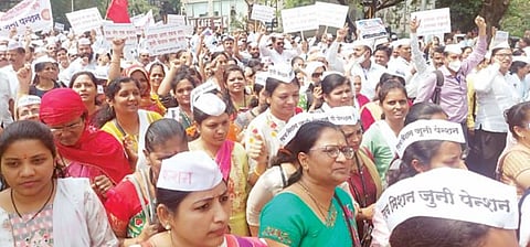 पुणे : संपामुळे कामे रखडल्याने सामान्यांचे हाल ; शनिवार, रविवारमुळे सलग सहा दिवस बंद