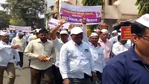 कोल्हापुरात ‘जुन्या पेन्शन योजने’साठी सरकारी कर्मचाऱ्यांचा मोर्चा