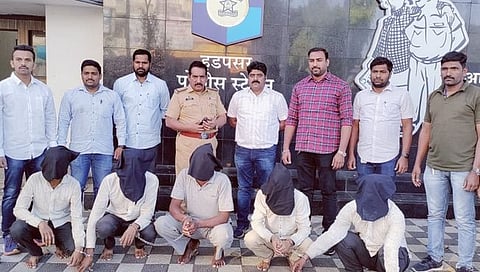 पुणे : वृध्द महिलांना खोटे सोने देऊन गंडा घालणार्या टोळीला ठोकल्या बेड्या