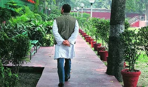 Rahul Gandhi : घर देता का घर! राहुल गांधींच्या डोक्यावरचे ‘सरकारी’ छतही जाणार