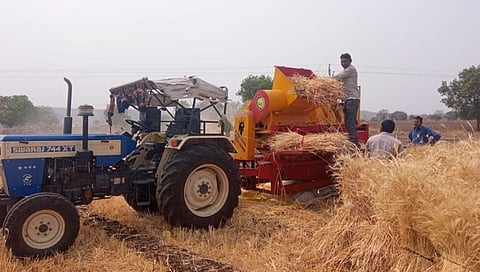 संभाजीनगर : अजिंठा परिसरात हवामानातील बदलामुळे पिकांच्या काढणीला वेग !