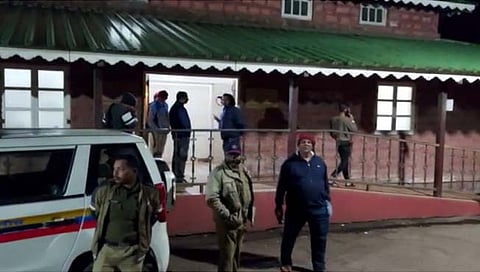 सातारा: माजी नगरसेविकेसह कुटुंबावर तलवार हल्ला; माजी नगरसेवकासह १८ जणांवर गुन्हा दाखल