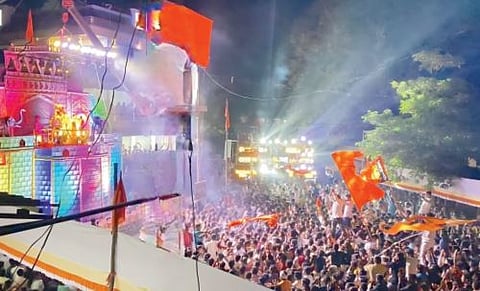 नगर : डीजेचा दणदणाट अन् लेझर शो…! राशीनमध्ये शिवजयंती मिरवणुकीने फेडले डोळ्यांचे पारणे