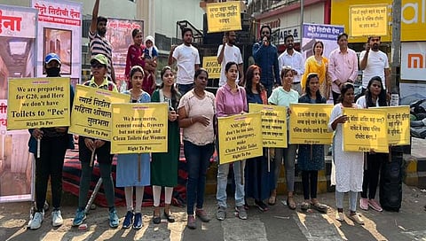 पब्लिक टॉयलेटसाठी महिलांचा एल्गार