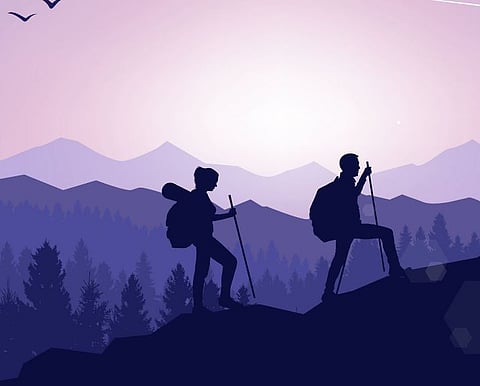 जिद्दीला सलाम ! आजींनी वयाच्या 70 व्या वर्षी मुलांच्या प्रेरणेने केलं चार किल्ल्यांवर ट्रेकिंग