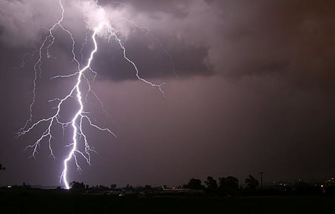 वीज कोसळली