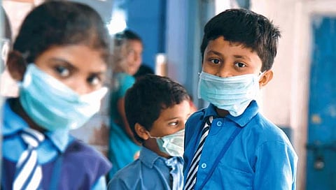 कोरोनात अनाथ 55 हजार मुलांचे अनुदान रखडले