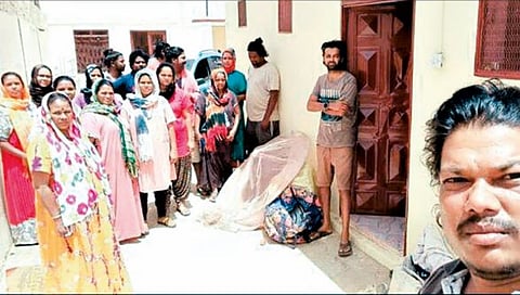 Sudan War : युद्धग्रस्त सुदानमध्ये वनौषधी विकायला गेलेले कर्नाटकातील ३१ आदिवासी अडकले