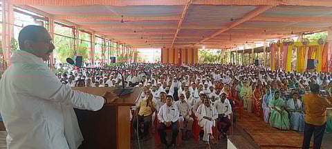 धुळे : मतदार मेळाव्यात मार्गदर्शन करताना आमदार कुणाल पाटील. (छाया : यशवंत हरणे)