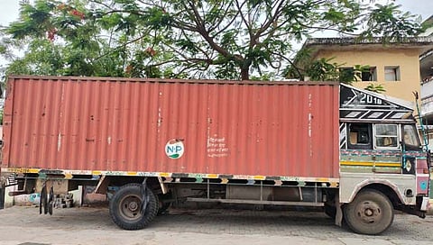 चंद्रपूर : गोवंश तस्करीचा कंटेनर पकडला; साडेतेरा लाखांचा मुद्देमाल जप्त