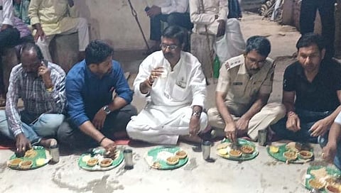 चंद्रपूर : नागरिकांच्या व्यथा जाणून घेण्यासाठी चिमूरच्या आमदारांचा गाव मुक्काम