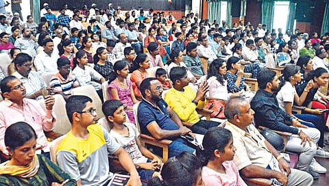 कोल्हापूर : जेईई व नीट परीक्षा मार्गदर्शन सत्रास उत्स्फूर्त प्रतिसाद