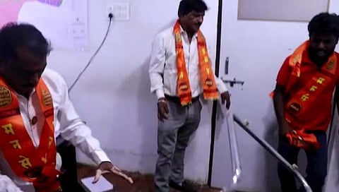 नागपूर: वाडी नगरपरिषदेत मनसे कार्यकर्त्यांकडून तोडफोड