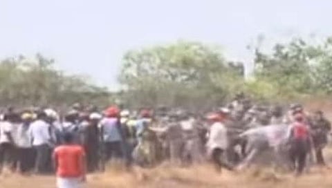 रत्नागिरी: बारसू आंदोलन चिघळले; आंदोलकांवर लाठीचार्ज, अश्रुधुराच्या नळकांड्या फोडल्या