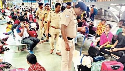 मुंबईमध्ये अतिरेकी घुसल्याची खोटी माहिती देणारा कॉल केला कुणी?