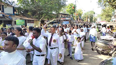 Mumbai : धारावीत ख्रिस्त बांधवांकडून पाल्म संडेनिमित्त मिरवणूक