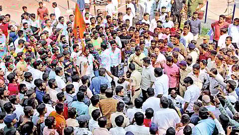 सांगली : मनोरुग्ण महिलेकडून मूर्तीचा भंग; मिरजेतील प्रकार