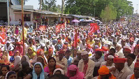 सुरगाणा : लाँग मार्च मध्ये सहभागी झाले मोर्चेकरी.