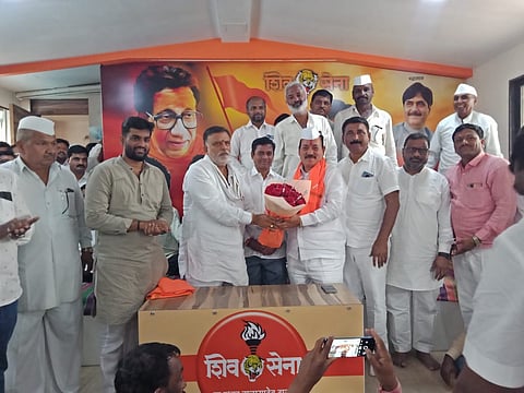 सिन्नर : माजी आमदार राजाभाऊ वाजे, युवा नेते उदय सांगळे यांच्या उपस्थितीत बाळासाहेब वाघ यांनी ठाकरे गटात पक्षप्रवेश केला. (छाया: संदीप भोर)