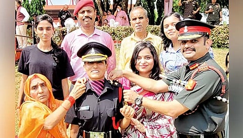 शहीद जवानाची पत्नी लेफ्टनंट झाली; लडाखमध्ये सेवेत दाखल