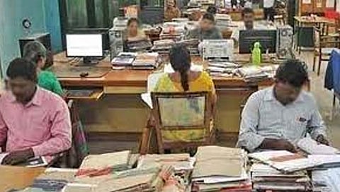 अकार्यक्षम शासकीय कर्मचार्याला मिळणार ‘निरोपाचा नारळ’!