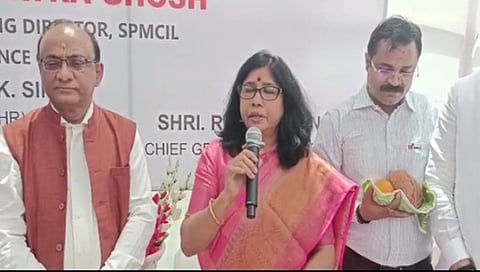 नाशिकरोड : भूमीपूजन प्रसंगी बोलताना नवी दिल्लीतील प्रेस महामंडळाच्या अध्यक्षा आणि व्यवस्थापकीय संचालिका तृप्ती पात्रा घोष. (छाया: उमेश देशमुख)