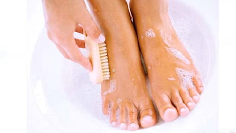 उन्हाळ्यात घ्या पायांची काळजी
