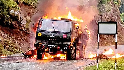 Terrorists Attack : काश्मीरमध्ये दहशतवादी हल्ल्यात 5 जवान शहीद