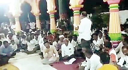 बारामती : तमाशाला नारळ वाढविण्यासाठी सव्वा लाखाची बोली