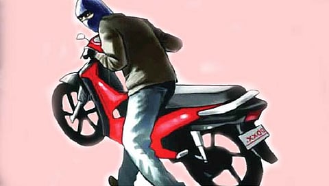 धुळे : बनावट चावीने वाहन चोरी करणाऱ्या दोघांना अटक