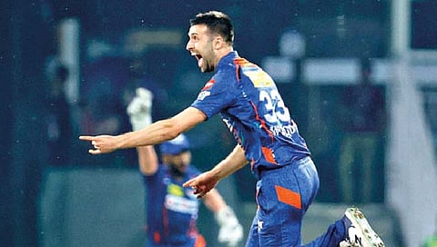 लखनौचा मार्क वूड आयपीएल उत्तरार्धातून बाहेर